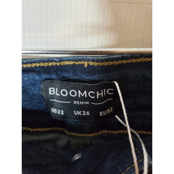 BloomChic Size 22 Ankle Dark Wash Jeans, 2-Button Fly, NWT - Picture 5 of 6